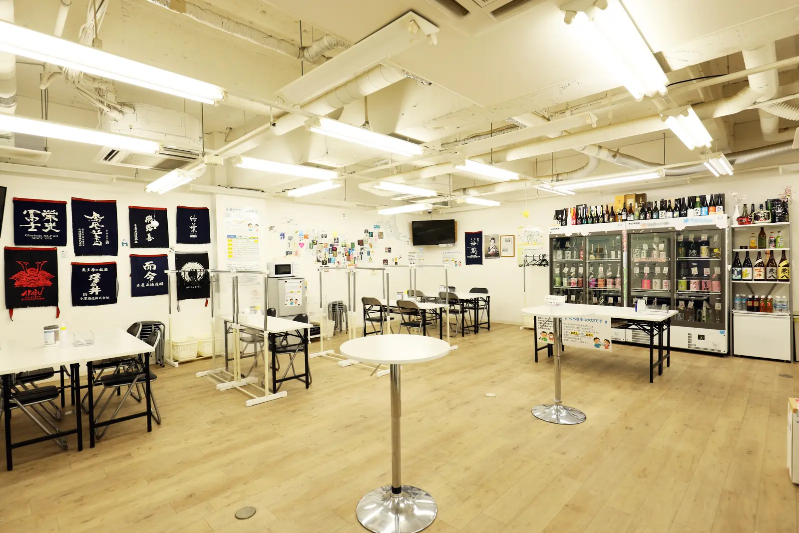 店内テーブル